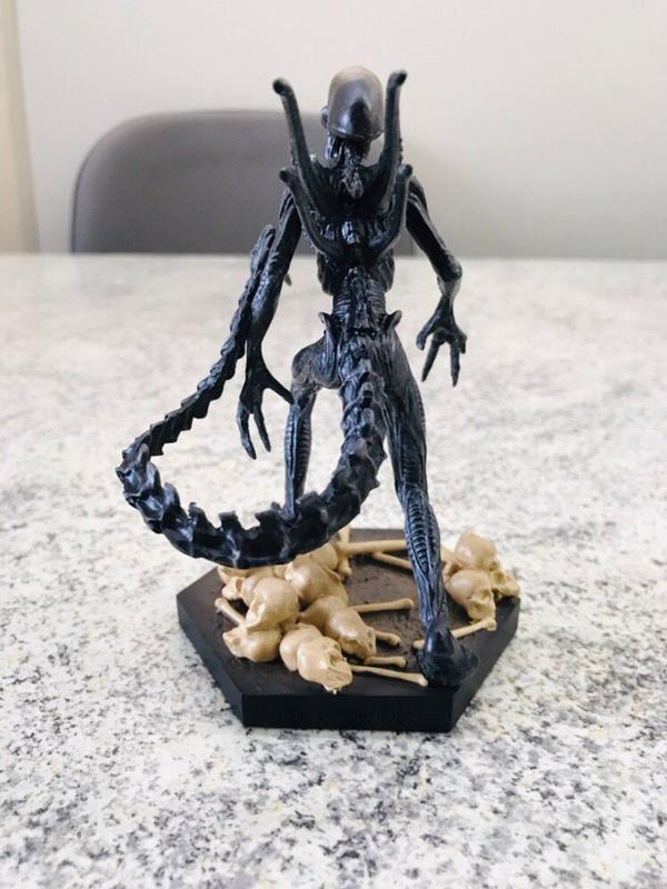 Miniatura Alien & Predador Xenomorph Grid Edição 103 - Eaglemoss